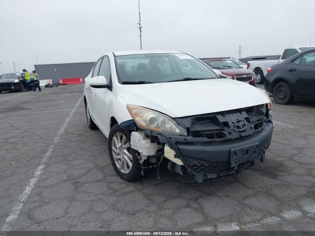 Salvage Mazda Mazda3 Image