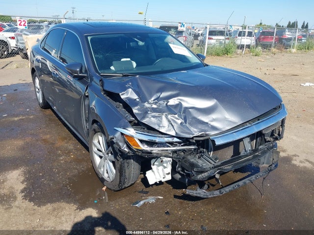 Salvage Volkswagen Passat Image