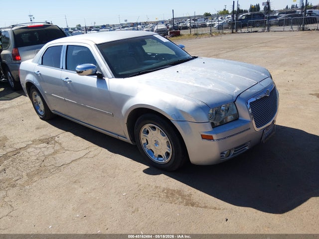 Salvage Chrysler 300 Image