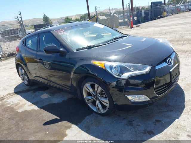 Salvage Hyundai VELOSTER Image