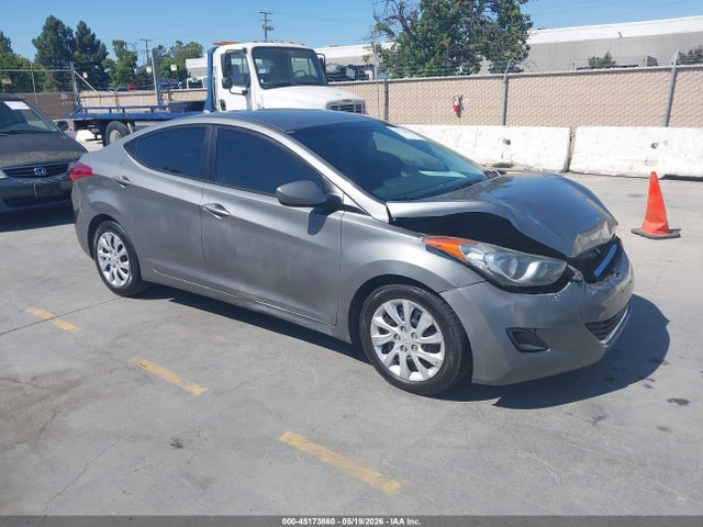 Salvage Hyundai ELANTRA Image
