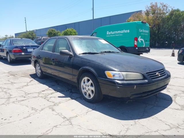 Salvage Toyota Camry Image