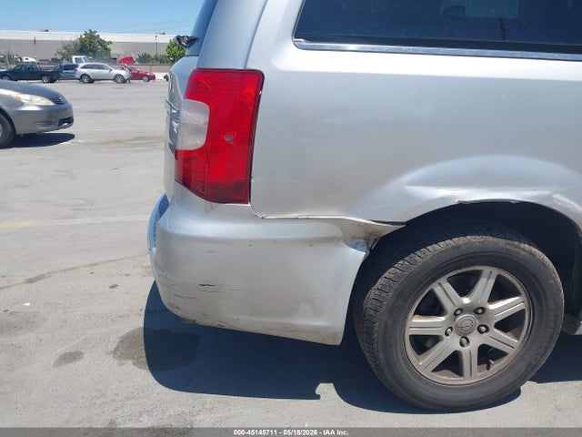 Chrysler Town & Country Touring