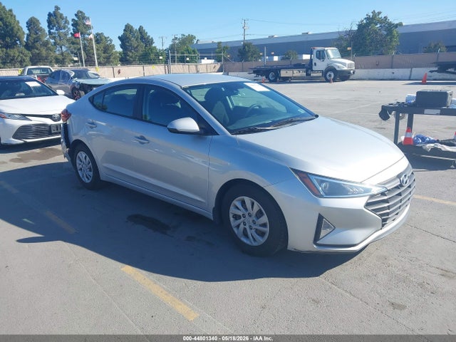 Salvage Hyundai ELANTRA Image