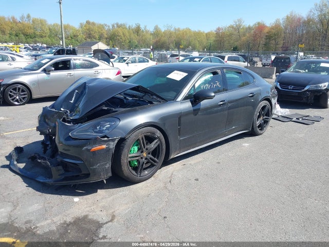 Porsche Panamera 4
