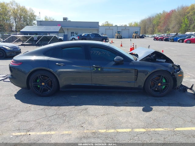 Porsche Panamera 4
