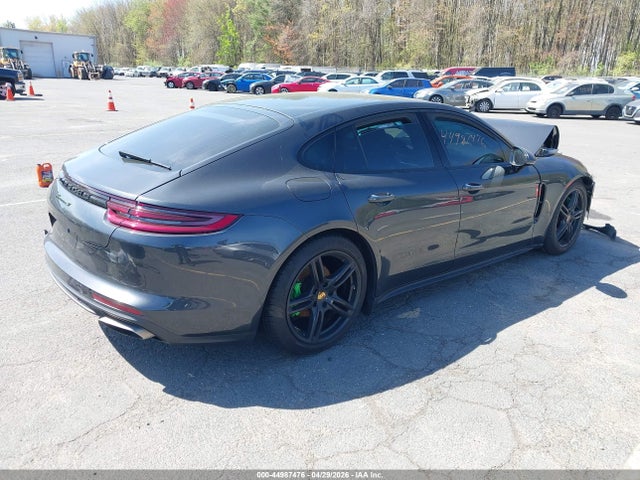 Porsche Panamera 4