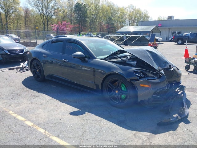 Salvage Porsche Panamera Image