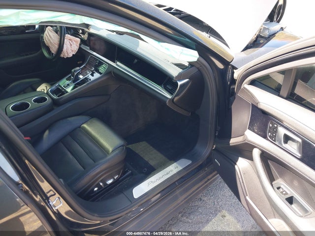 Porsche Panamera 4