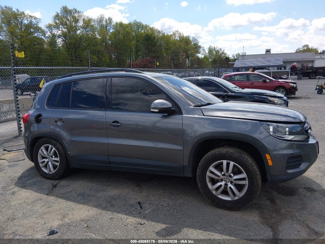 Volkswagen Tiguan S