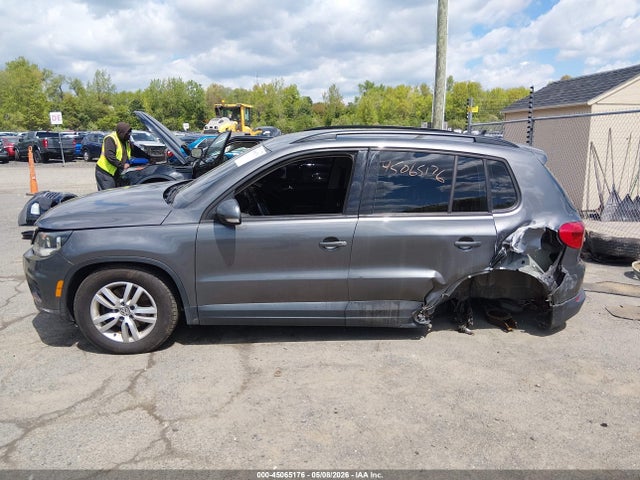 Volkswagen Tiguan S
