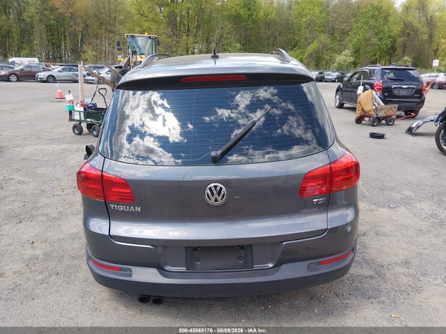 Volkswagen Tiguan S