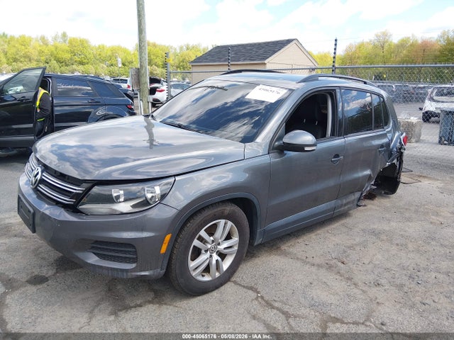 Volkswagen Tiguan S