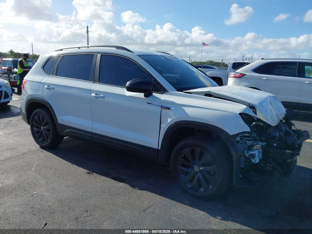 Salvage Volkswagen Taos Image