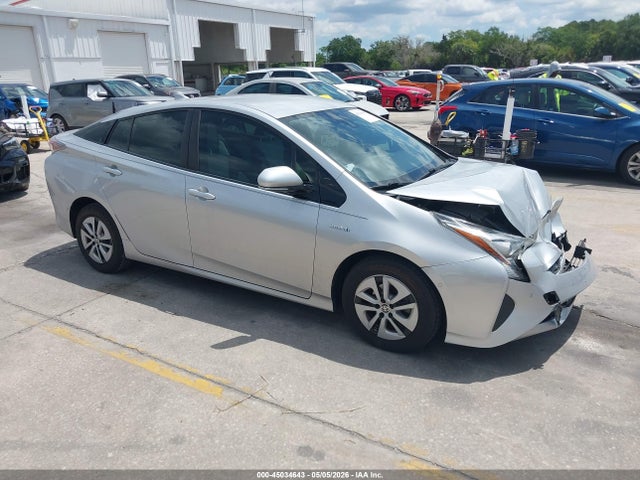 Salvage Toyota Prius Image