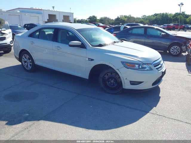 Salvage Ford Taurus Image