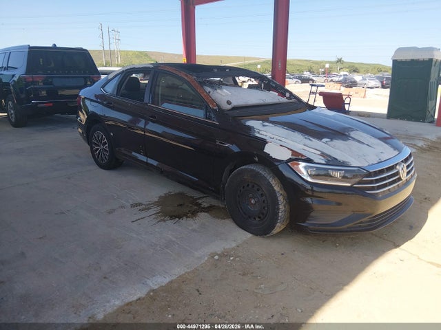 Salvage Volkswagen Jetta Image