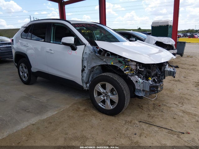 Salvage Toyota RAV4 Image
