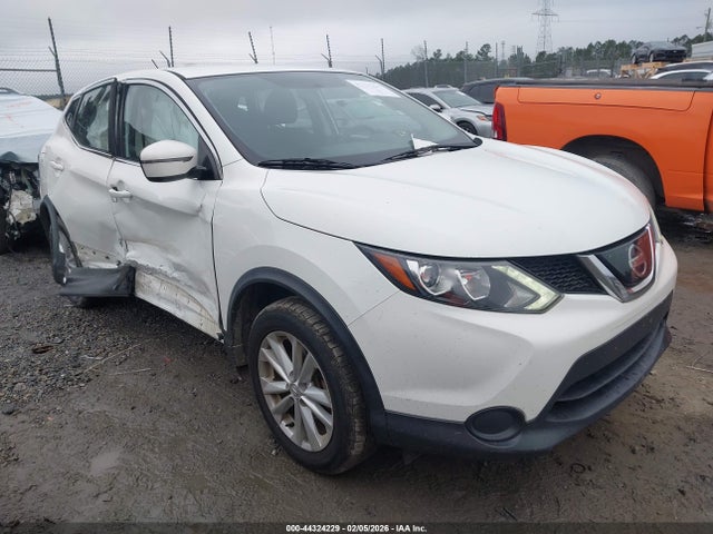 Salvage Nissan Rogue Image