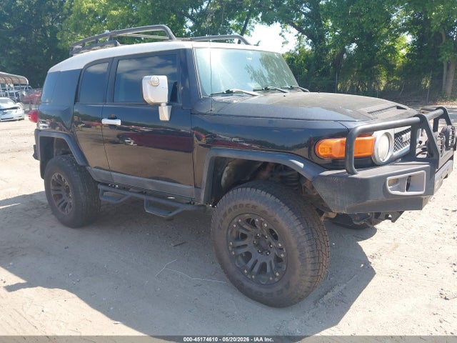 Salvage Toyota FJ Cruiser Image