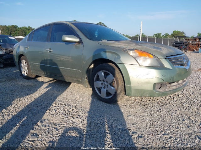 Salvage Nissan Altima Image