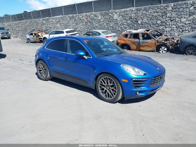 Salvage Porsche Macan Image