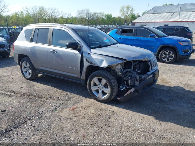 Salvage Jeep Compass Image