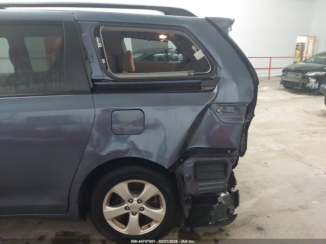Toyota Sienna Le V6 8 Passenger