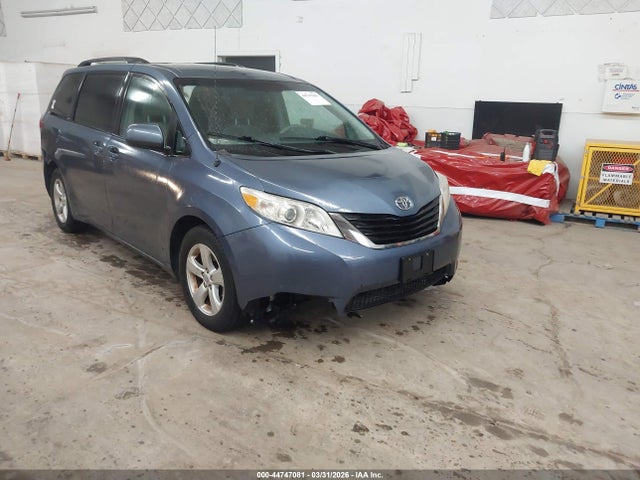 Salvage Toyota Sienna Image