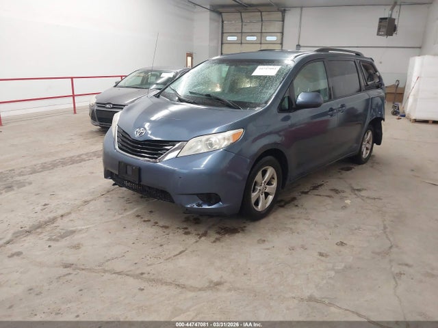 Toyota Sienna Le V6 8 Passenger