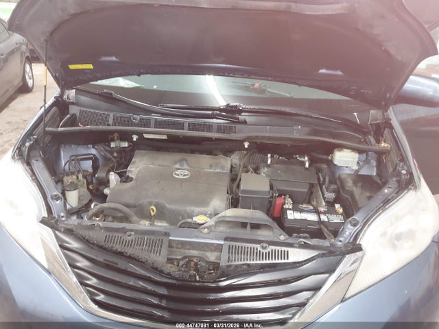 Toyota Sienna Le V6 8 Passenger