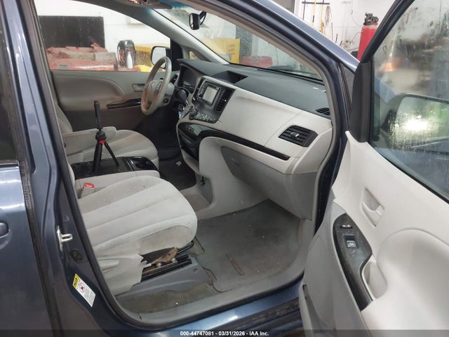 Toyota Sienna Le V6 8 Passenger