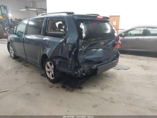 Toyota Sienna Le V6 8 Passenger