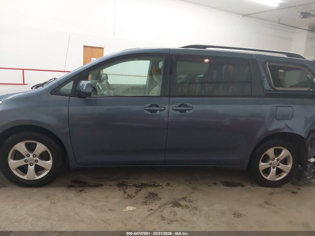 Toyota Sienna Le V6 8 Passenger