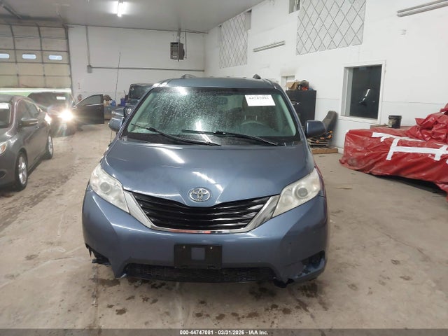 Toyota Sienna Le V6 8 Passenger