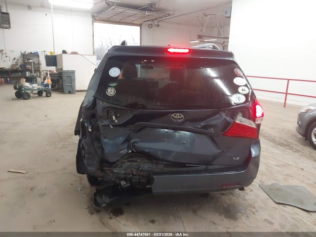Toyota Sienna Le V6 8 Passenger