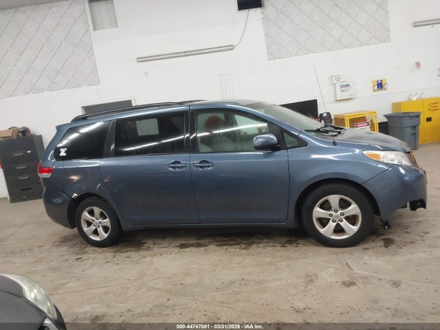 Toyota Sienna Le V6 8 Passenger