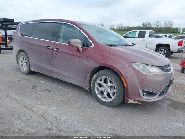 Salvage Chrysler Pacifica Image