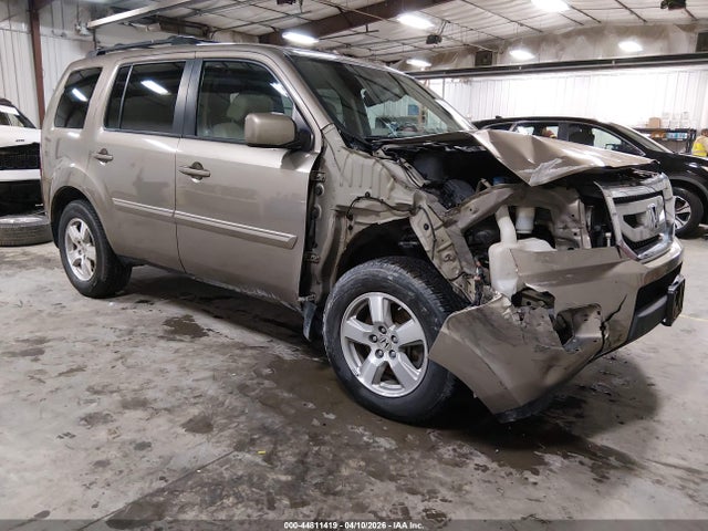 Salvage Honda Pilot Image