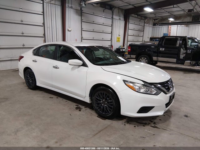 Salvage Nissan Altima Image
