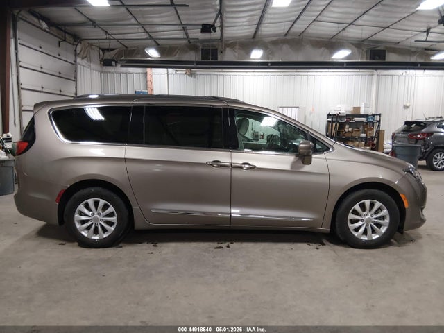 Chrysler Pacifica Touring-l Plus