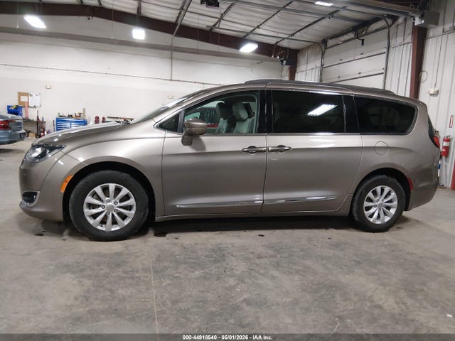 Chrysler Pacifica Touring-l Plus