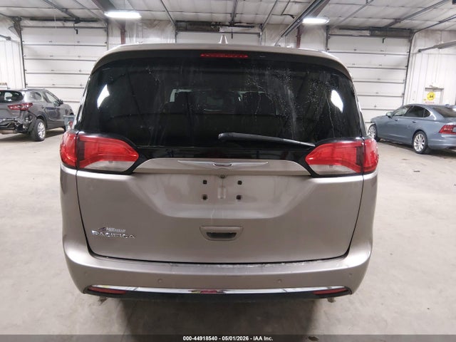 Chrysler Pacifica Touring-l Plus