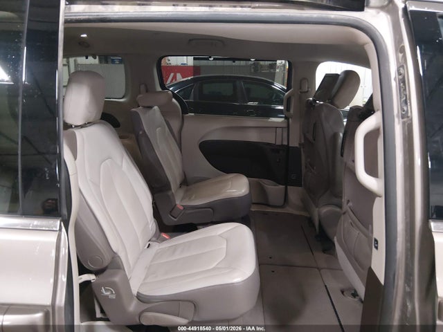 Chrysler Pacifica Touring-l Plus