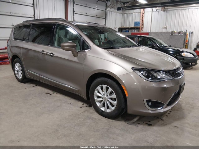 Salvage Chrysler Pacifica Image