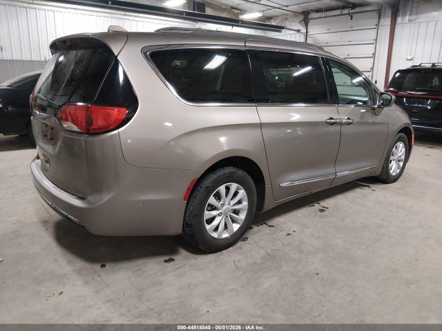 Chrysler Pacifica Touring-l Plus