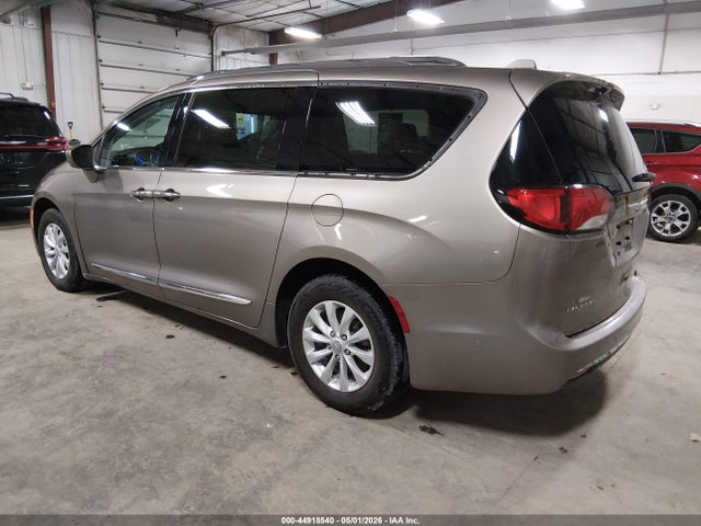 Chrysler Pacifica Touring-l Plus