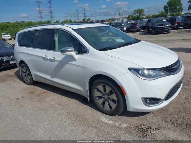 Salvage Chrysler Pacifica Image