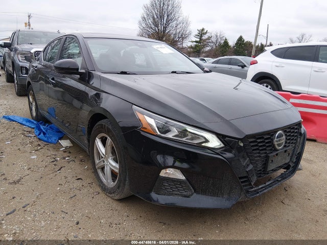 Salvage Nissan Altima Image