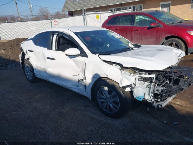Salvage Nissan Sentra Image